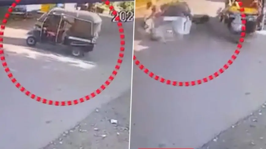 Maharashtra: Horrific Accident of Bike and Autorickshaw in Buldhana Caught on CCTV (Watch Video)