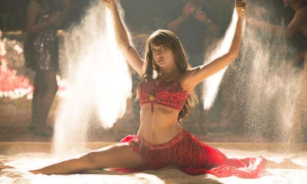 Top Five Item Song Actress Of Bollywood With Hot Dances, And Modern Outfits