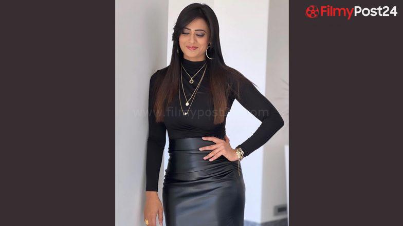 Shweta Tiwari Is a Hot Mommy in an All-Black Outfit, Fans Call Her the ‘Queen’ (View Pic)